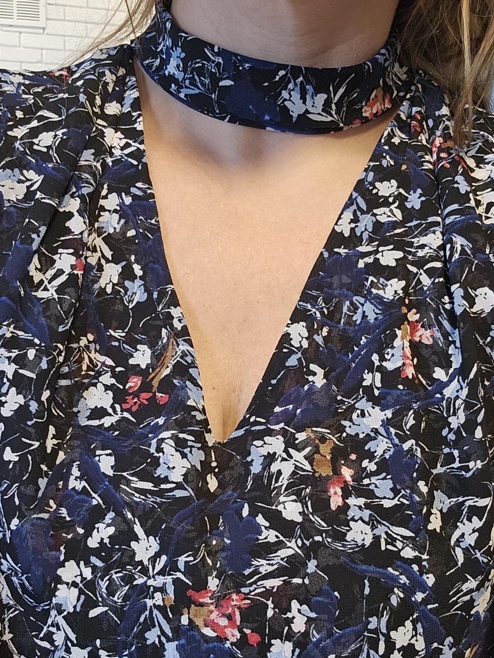 White House Black Market Black Floral V Neck With Chocker- Size 4